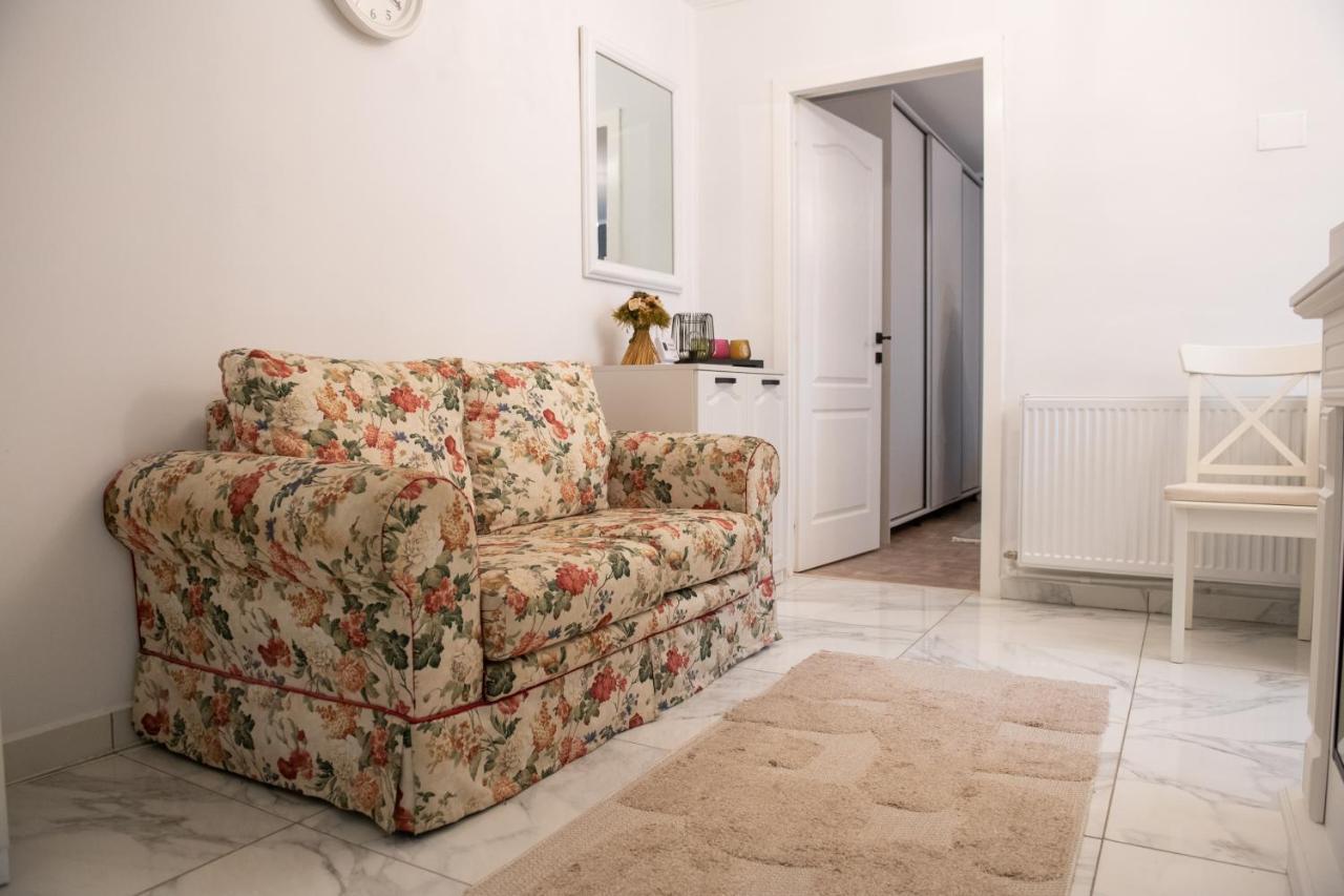 Urban Oasis Apartment Piatra Neamt Exterior photo